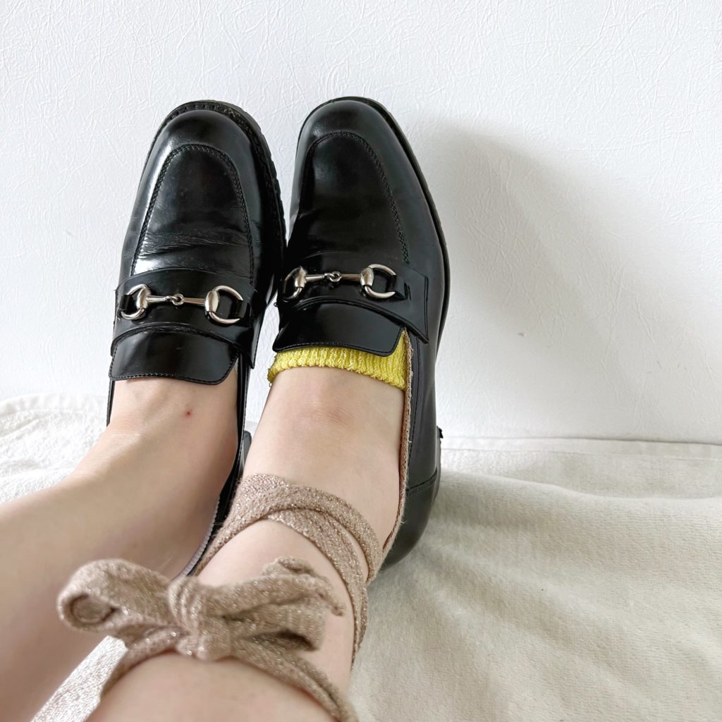 足元コーデ　ローファー